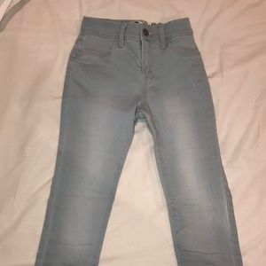 Old Navy size L (juniors) ldenim skinny jeans!
